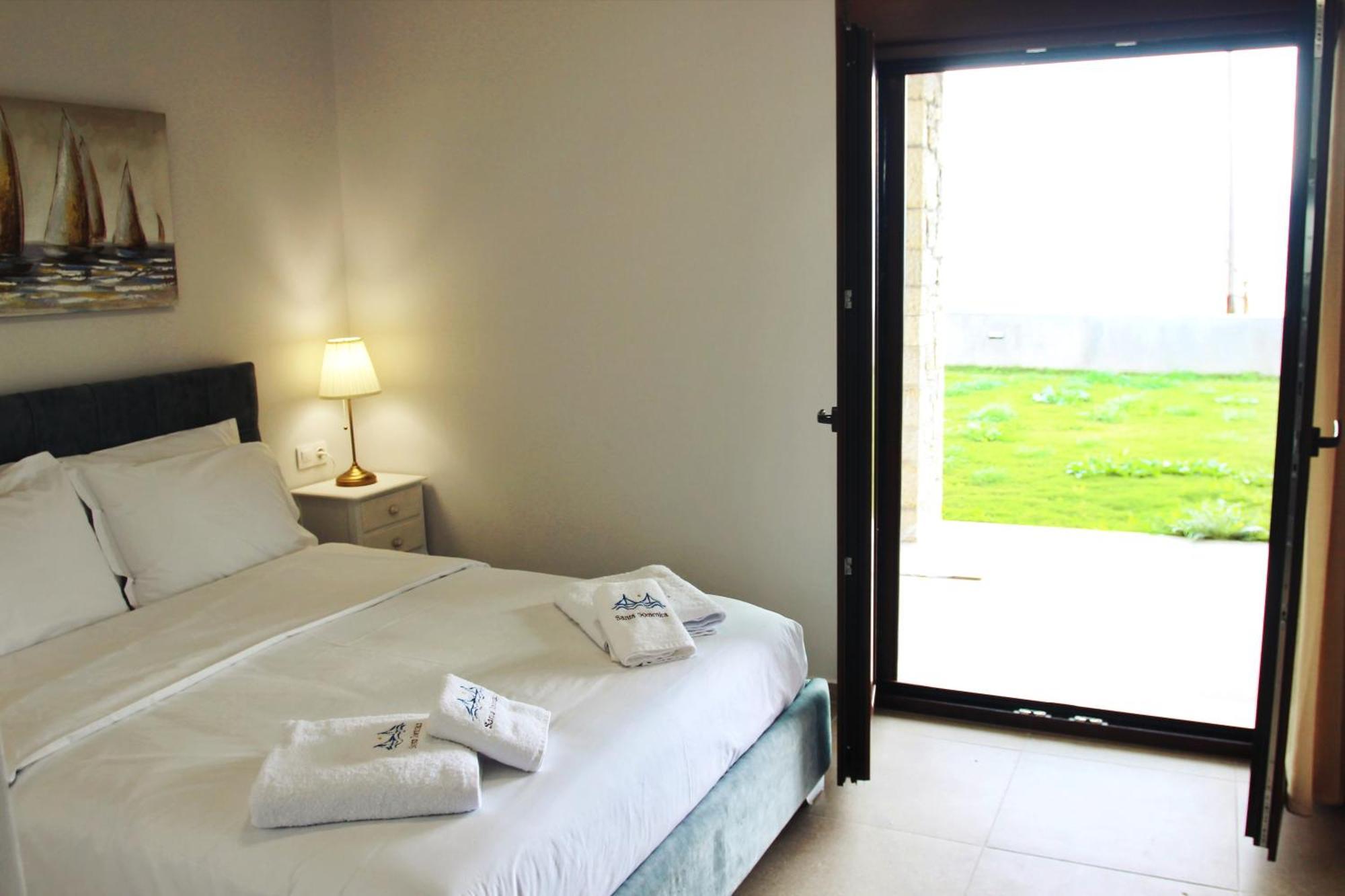 Santa Domenica Nafpaktos - Rooms And Apartments By The Sea Exteriör bild
