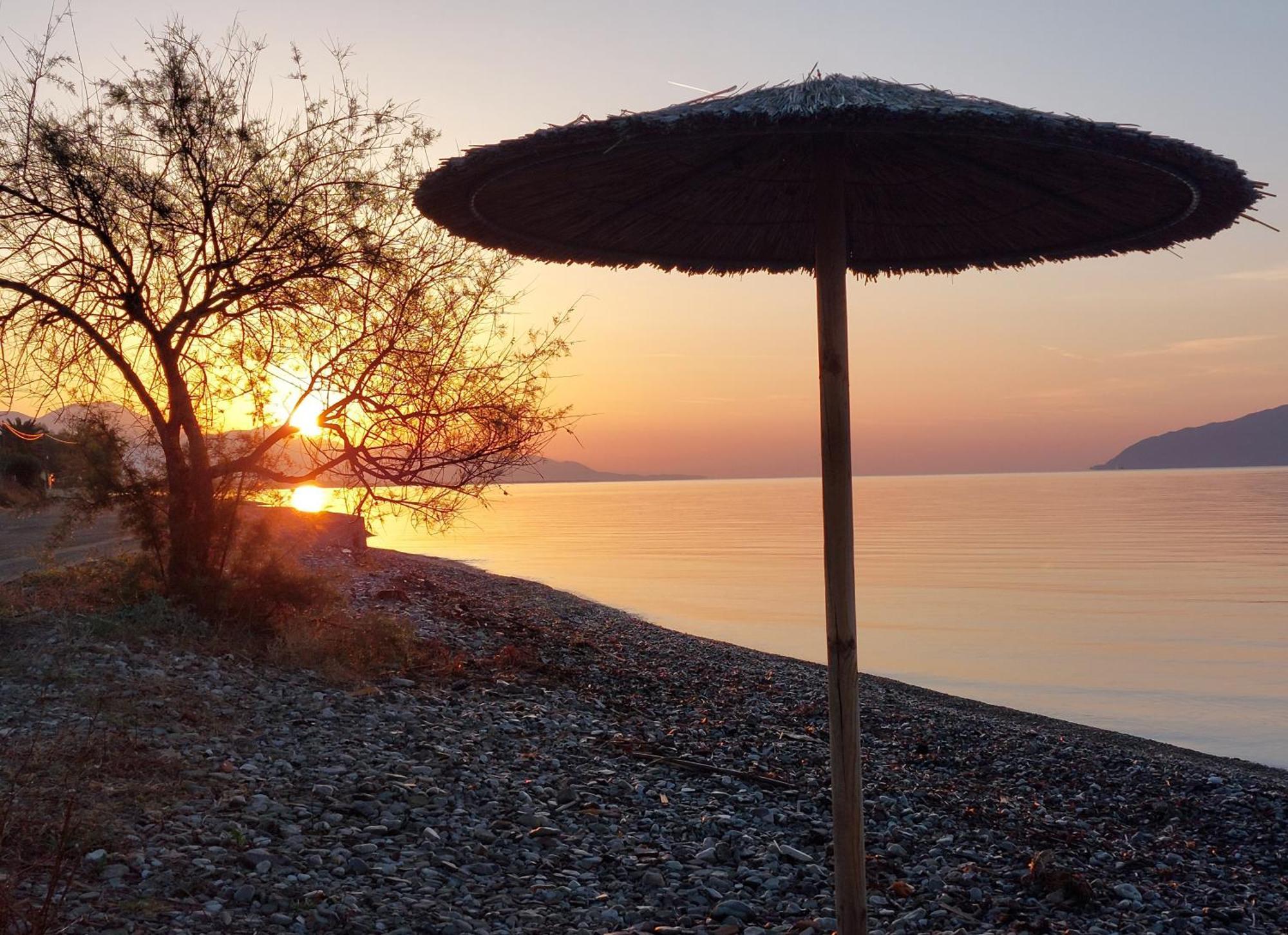 Santa Domenica Nafpaktos - Rooms And Apartments By The Sea Exteriör bild